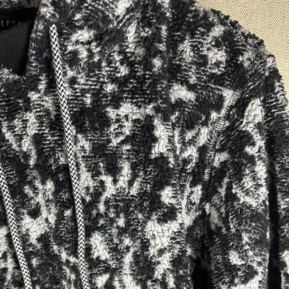 Athleta > Black and White Patterned Sherpa Thumb Hole Hoodie Sweatshirt Medium - Picture 6 of 10